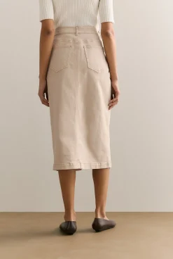 Skirts><noscript><img width=