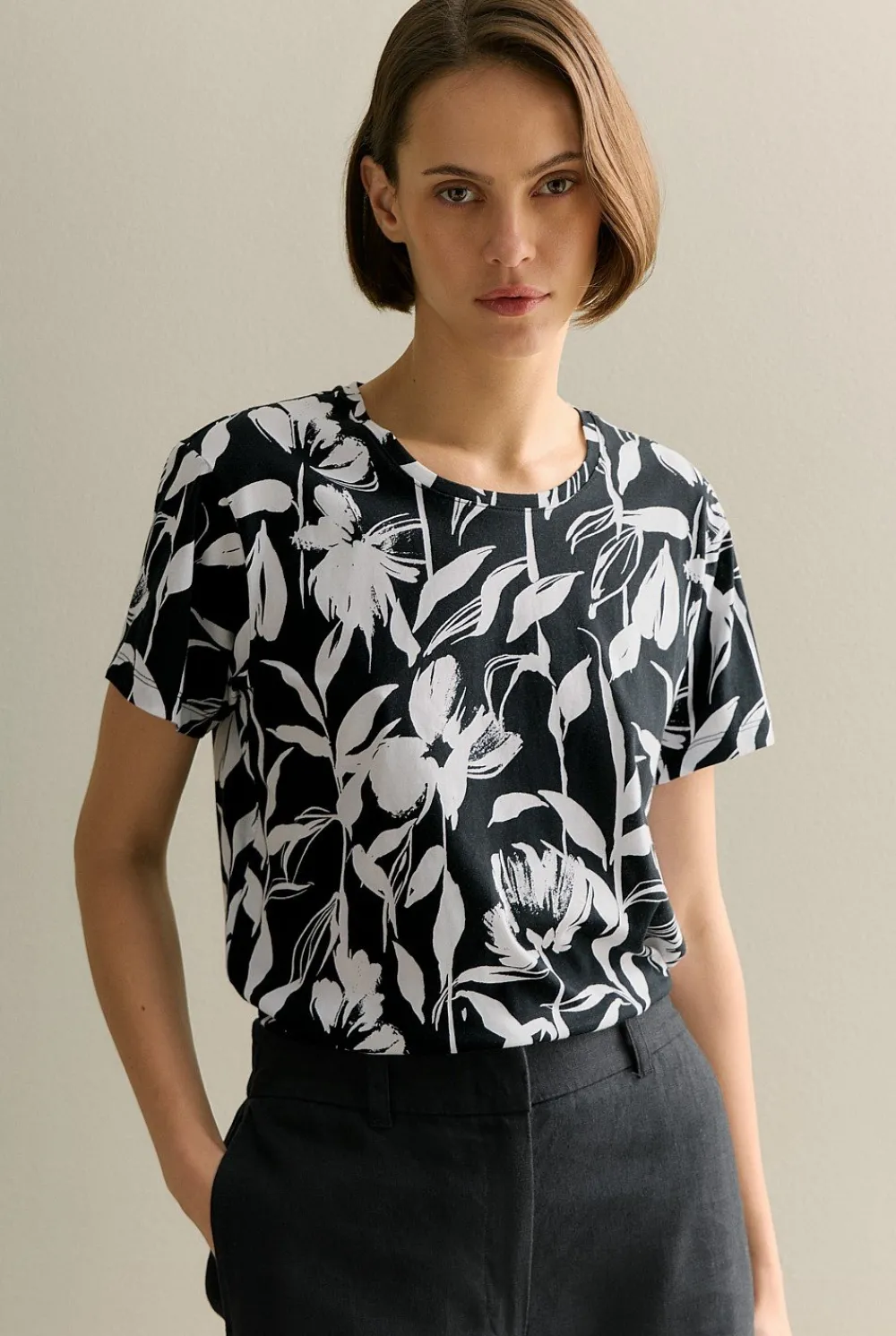 T-shirts & Tops>Trenery Pima Cotton Floral T-shirt Black