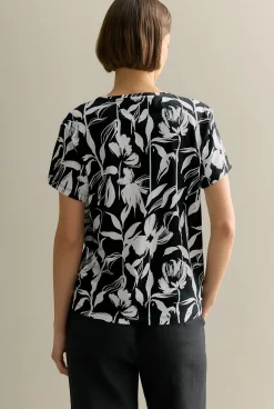 T-shirts & Tops><noscript><img width=