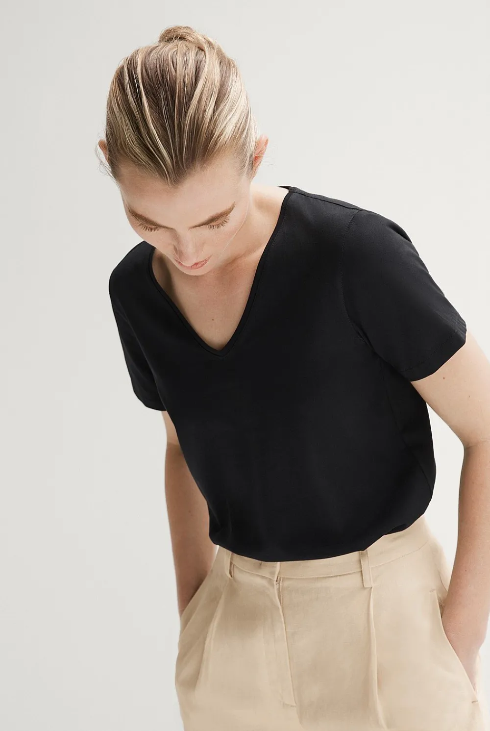 T-shirts & Tops>Trenery Pima Cotton V Neck T-shirt Black
