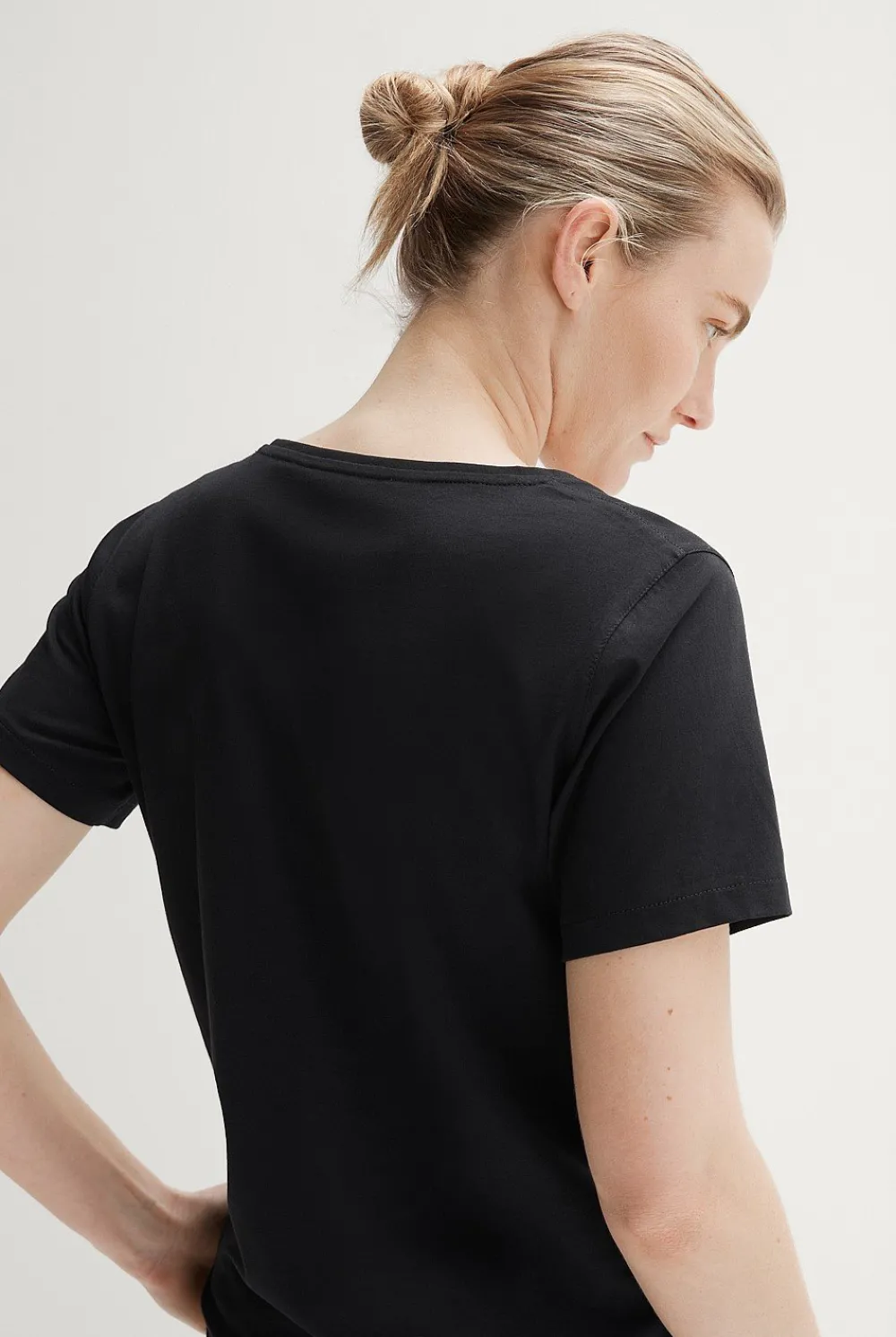T-shirts & Tops>Trenery Pima Cotton V Neck T-shirt Black