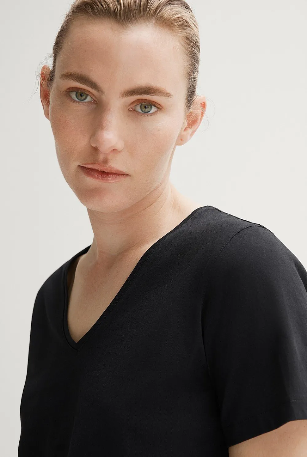 T-shirts & Tops>Trenery Pima Cotton V Neck T-shirt Black