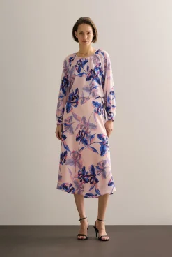 Skirts><noscript><img width=