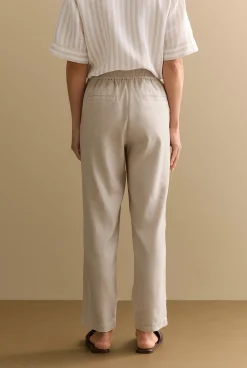 The Linen Edit><noscript><img width=